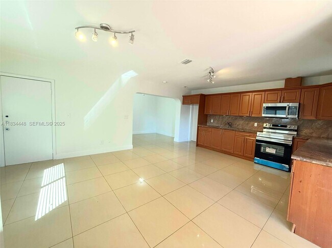 Building Photo - 34 E 15th St