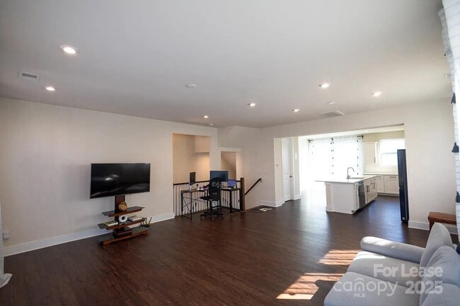 Building Photo - 1744 Unison Dr