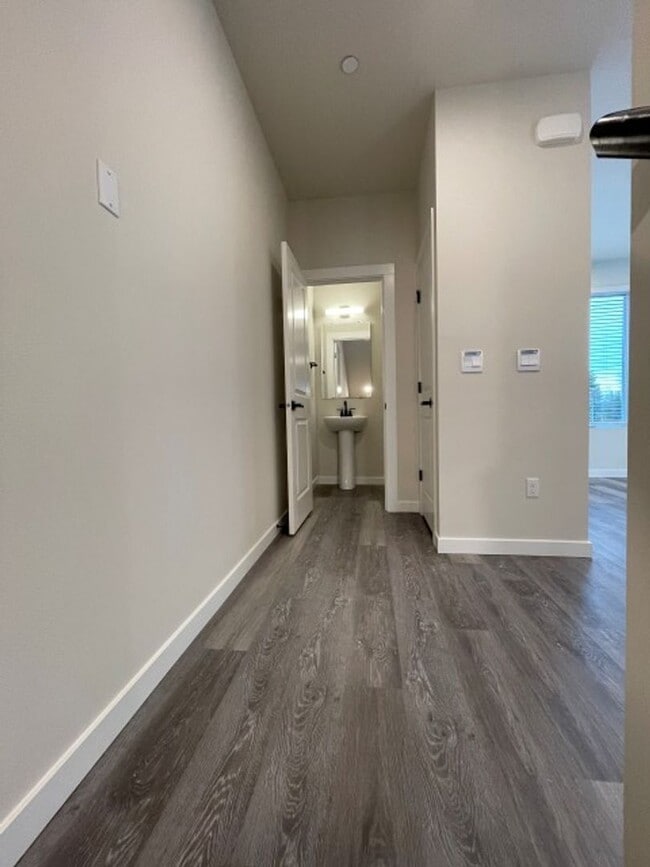 Building Photo - 4Bd/3.5Ba Snohomish Townhouse