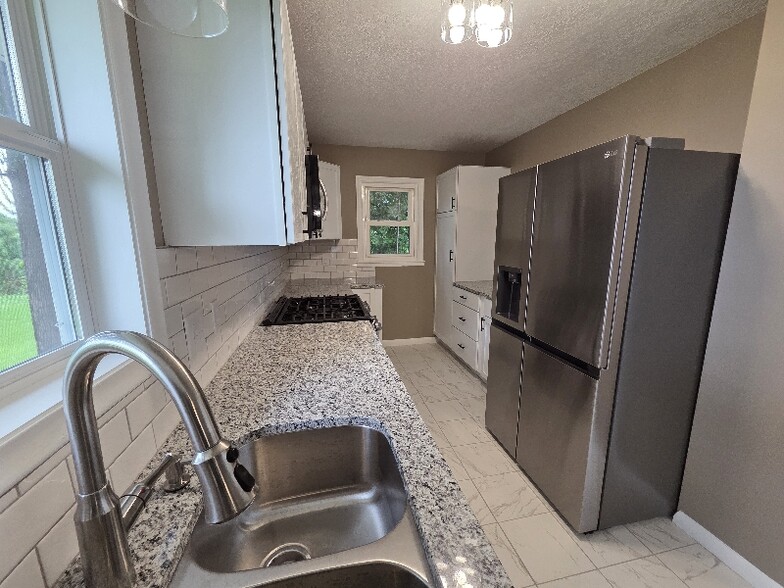 Building Photo - 3311 Interlachen Dr NE