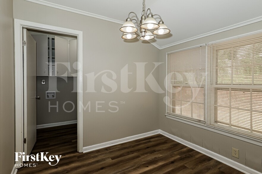 Building Photo - 3605 Carriage Way