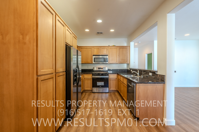 Building Photo - Spacious and Beautiful Folsom 4 Bedroom To...