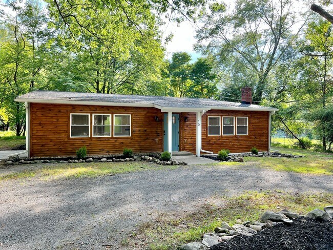 Building Photo - 10 Delson Ln