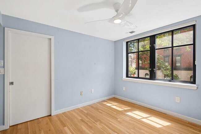 Building Photo - 1320 Bloomfield St