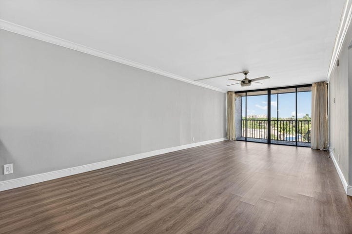 Building Photo - 6 Royal Palm Way