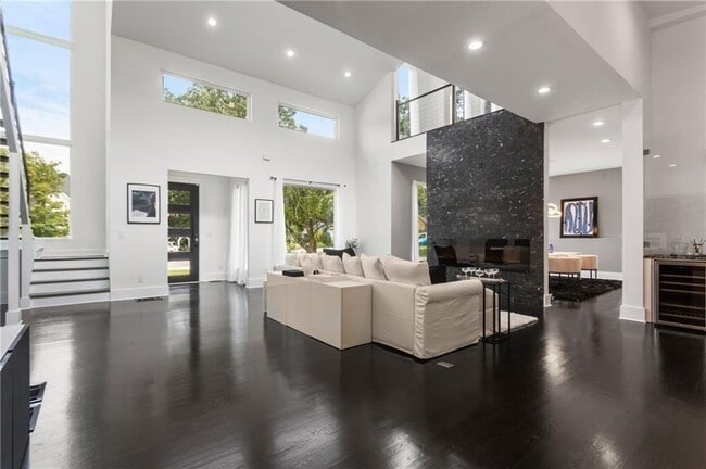 Building Photo - 1756 N Akin Dr NE