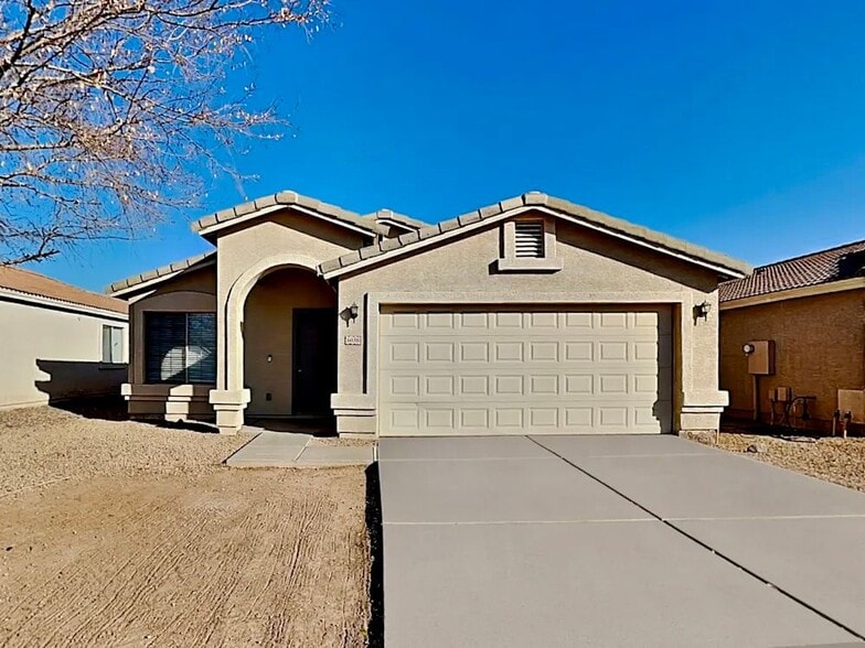 Primary Photo - 6030 W Illini St