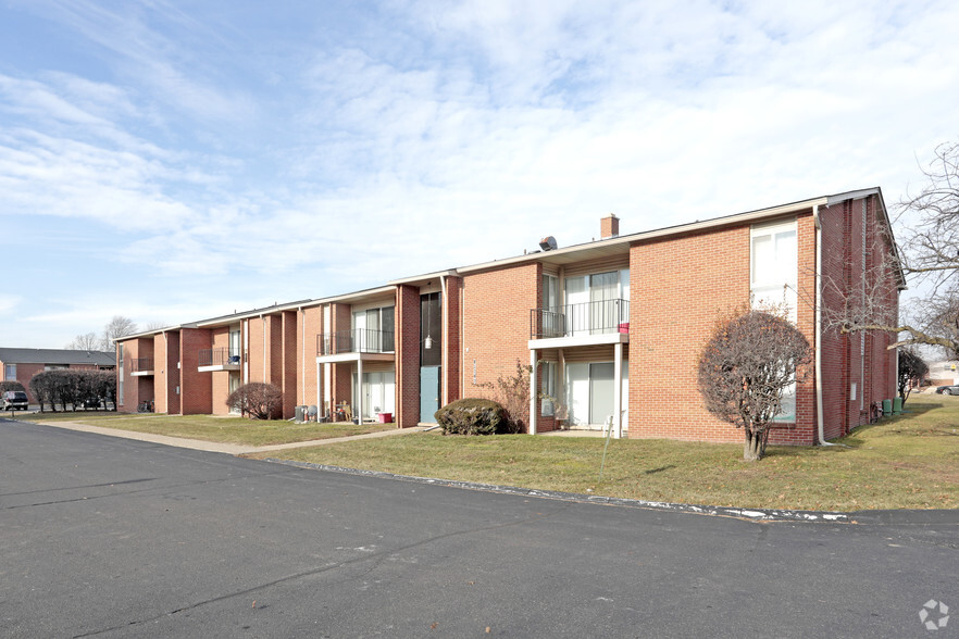 Building Photo - Macomb Manor - Roseville, MI