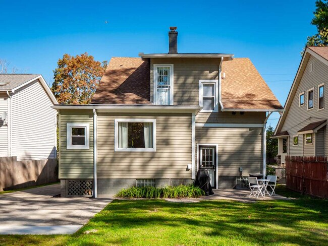 Building Photo - 18031 Larchwood Ave