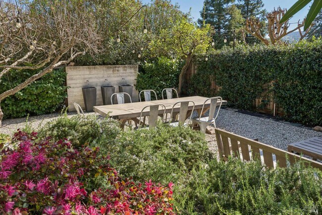 Building Photo - 1810 Quail Ct