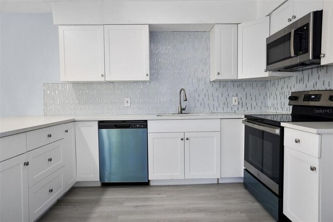 Building Photo - 524 6th Ave NE