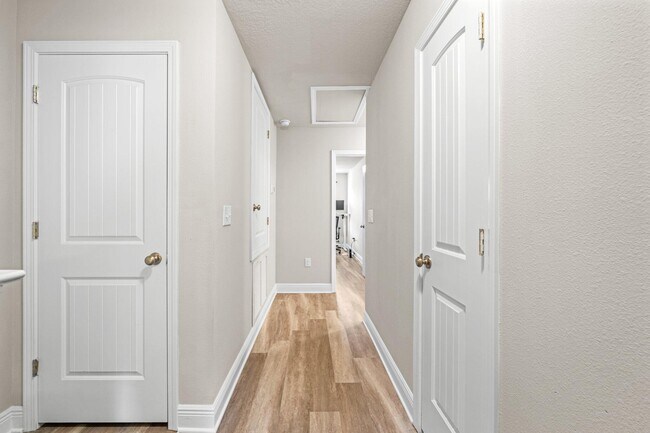 Building Photo - 64 Crossing Ln