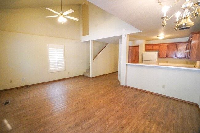 Building Photo - Spacious Duplex Near OU Campus