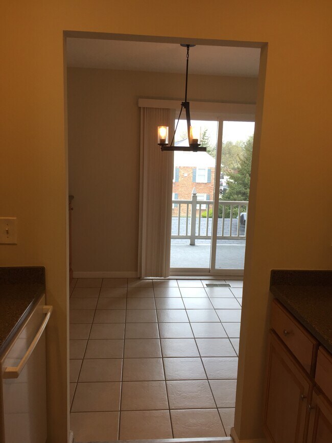 Building Photo - 2231 Glouchester Dr
