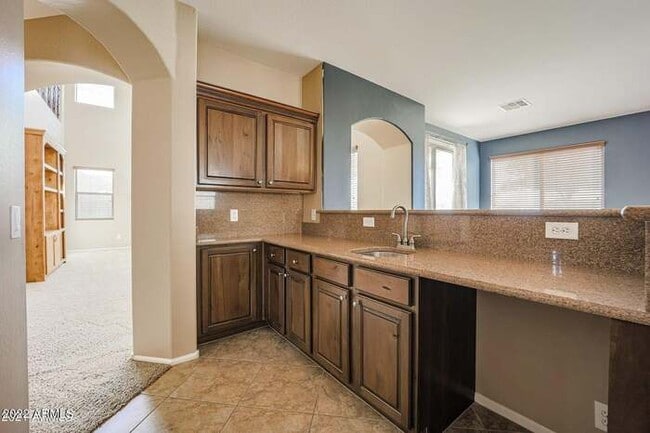 Building Photo - BEAUTIFUL SURPRISE HOME