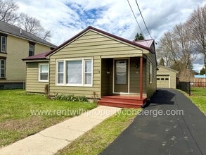 Building Photo - 30 Randall St