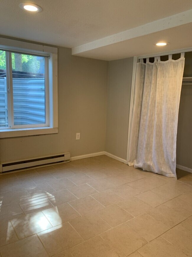 Building Photo - STUDENTS WELCOME! Adorable Single-Family Home in Historic Old Town