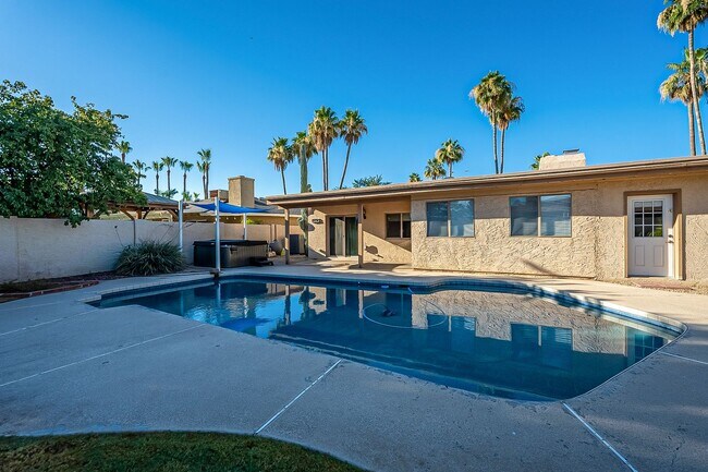 Building Photo - Three Bedrooms & POOL in 85254!