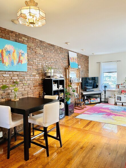 Building Photo - 71 Baldwin St