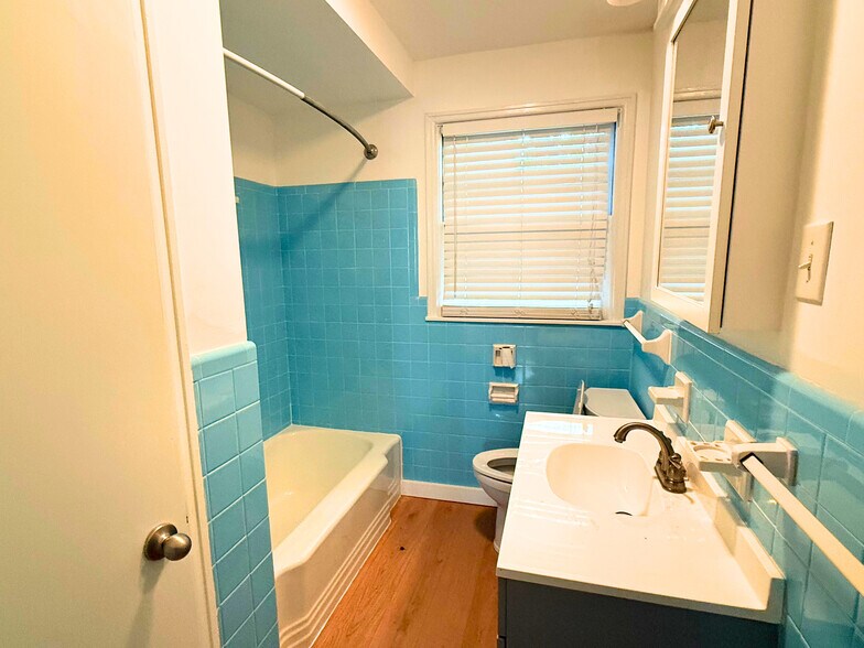 Building Photo - 1400 9th Ave