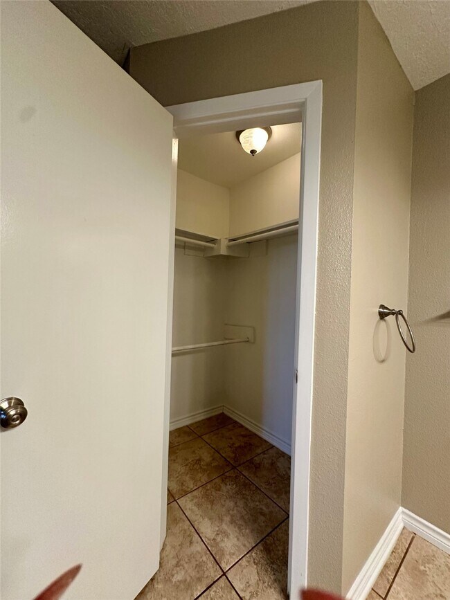 Building Photo - 1111 E Brompton Dr