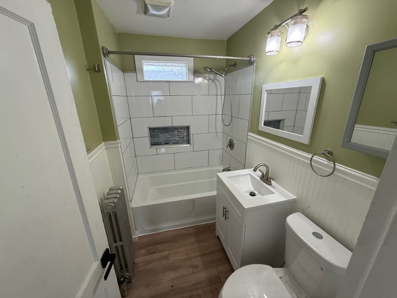 Building Photo - 73 Elmdale St