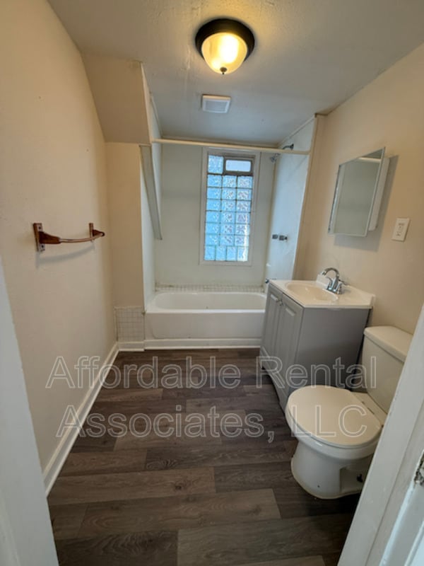 Building Photo - 2015 W Greenfield Ave