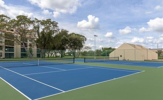 Building Photo - 2312 S Cypress Bend Dr