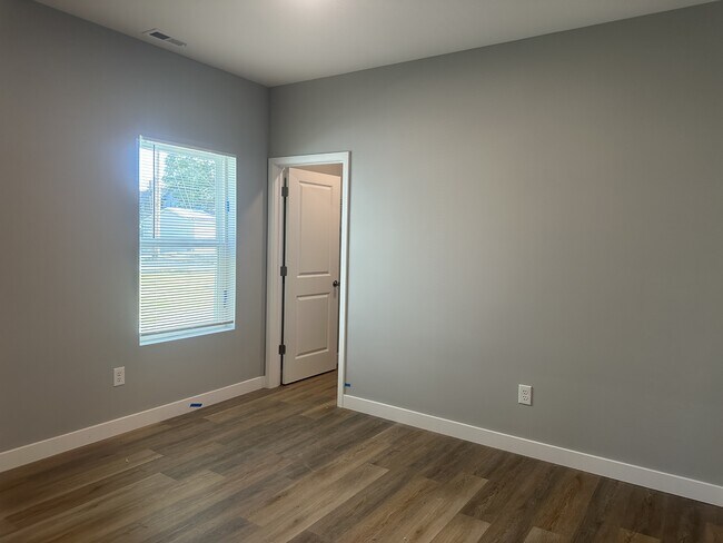 Building Photo - 117 N Arsenal Ave