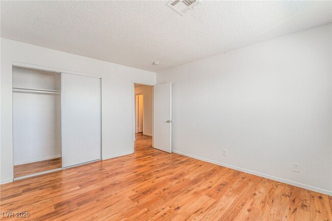 Building Photo - 375 N 15th St