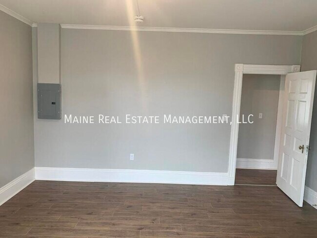 Building Photo - 372 Hammond St