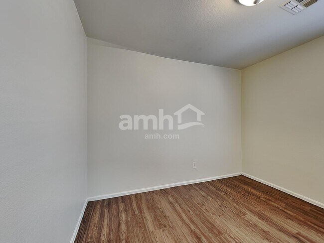 Building Photo - 11436 E Pronghorn Ave