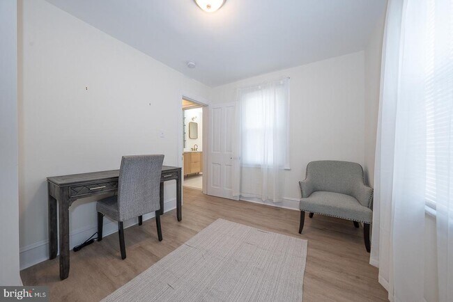 Building Photo - 717 Miller St