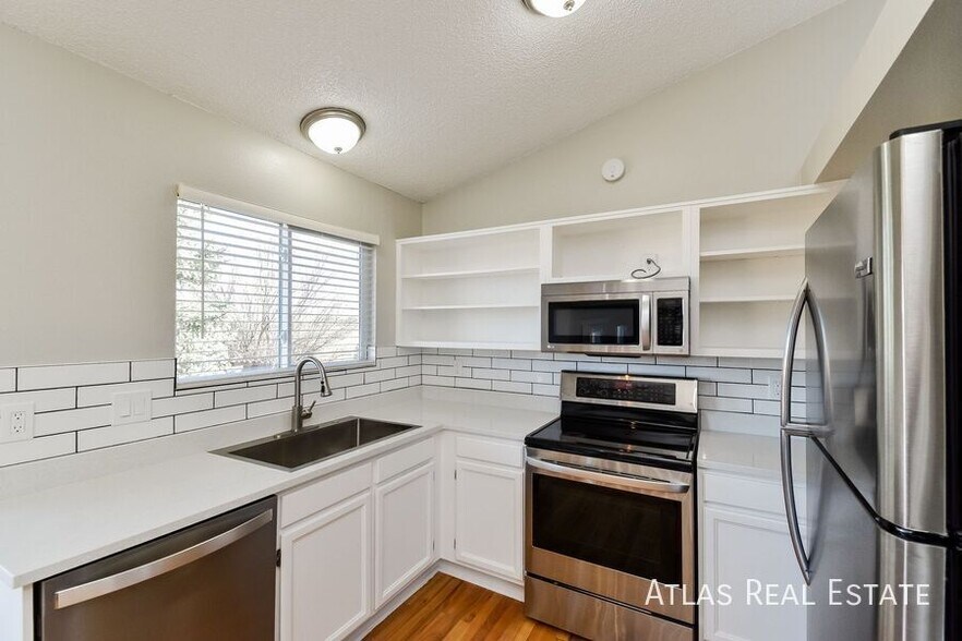 Building Photo - 9138 Chieftan Dr