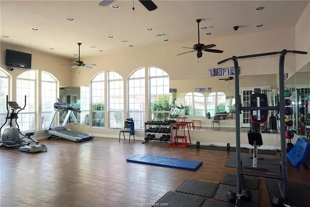 Building Photo - 305 Holleman Dr E