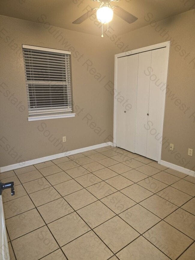 Building Photo - 613 N Avenue Q