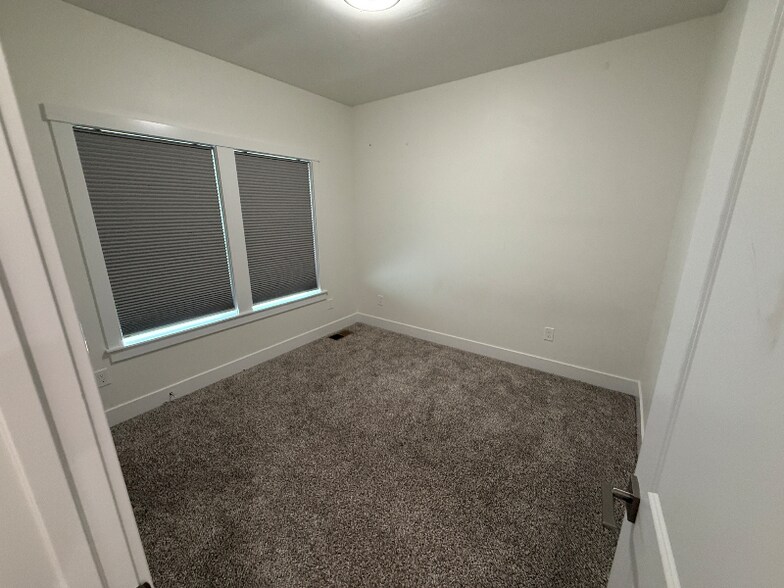 Building Photo - 2902 E 3400 N