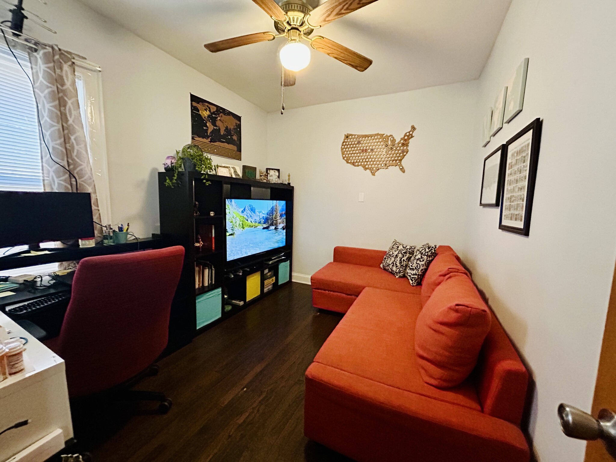 Den - 5855 N Austin Ave