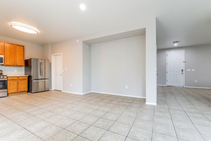 Building Photo - 4961 W Calle Don Alfonso