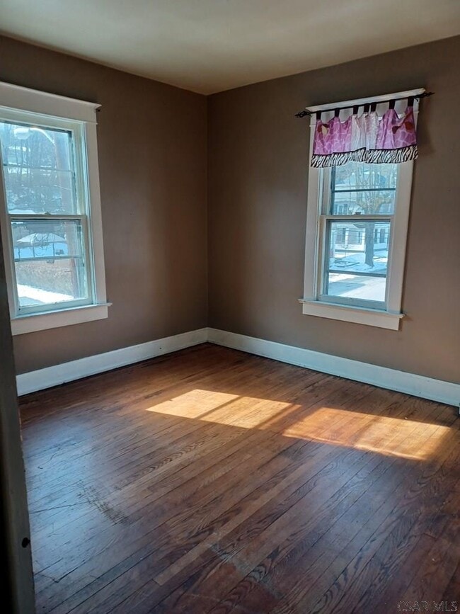 Building Photo - 214 Barron Ave