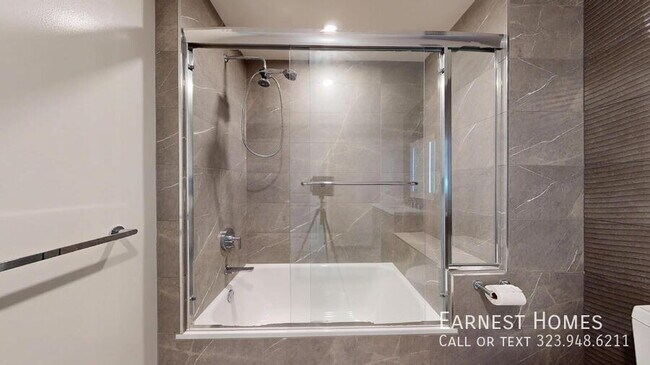 Building Photo - 400 S Broadway