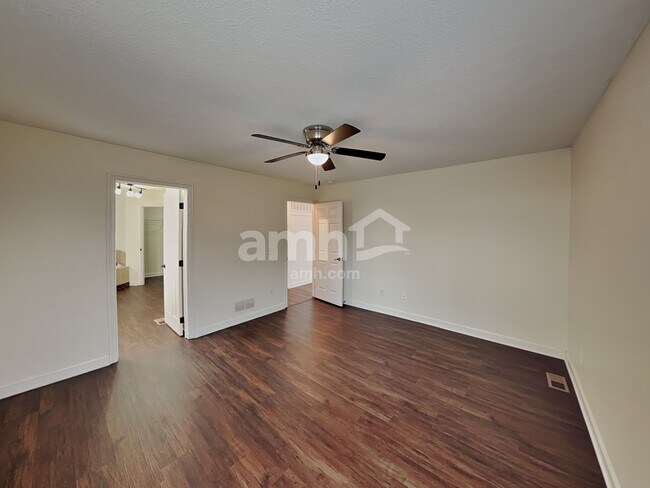 Building Photo - 1130 Mastell Dr