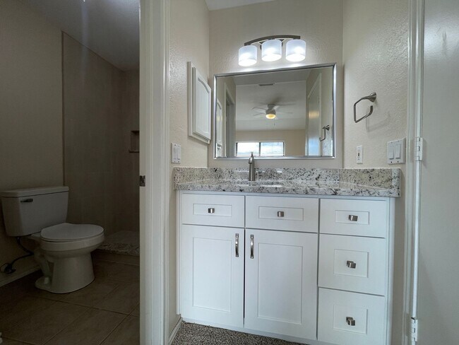 Building Photo - Fully remodeled 3 bedroom duplex for rent in Euless!