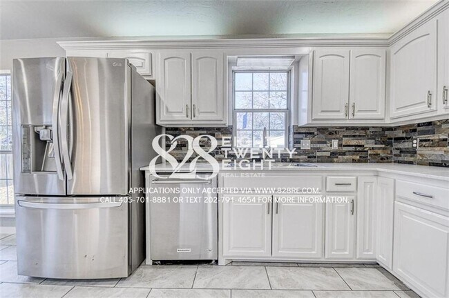 Building Photo - Beautifully Updated 3 Bed/2 Bath Single Fa...