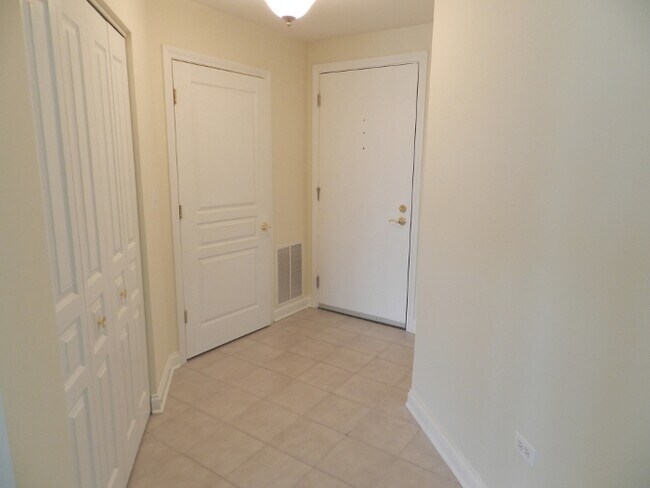 Building Photo - 101 Pointe Dr
