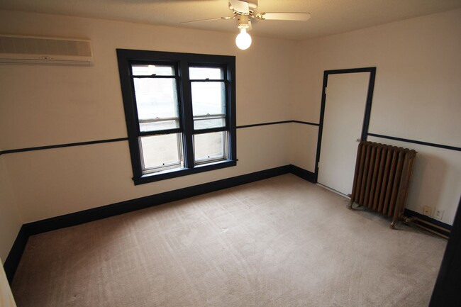 Building Photo - 221 N Dewey St