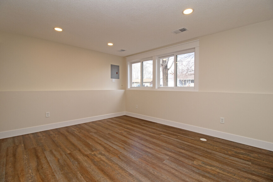 Building Photo - 6082 Kalland Cir NE