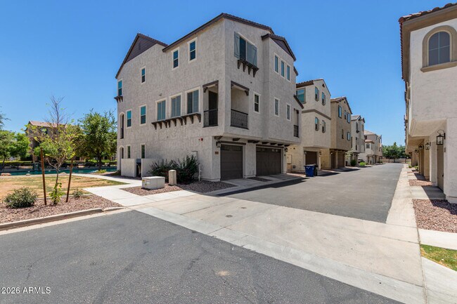 Building Photo - 1697 E Hampton Ln