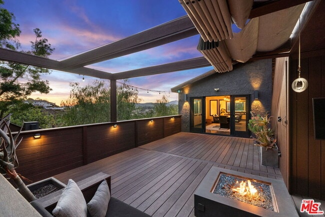 Building Photo - 28207 Laura La Plante Dr