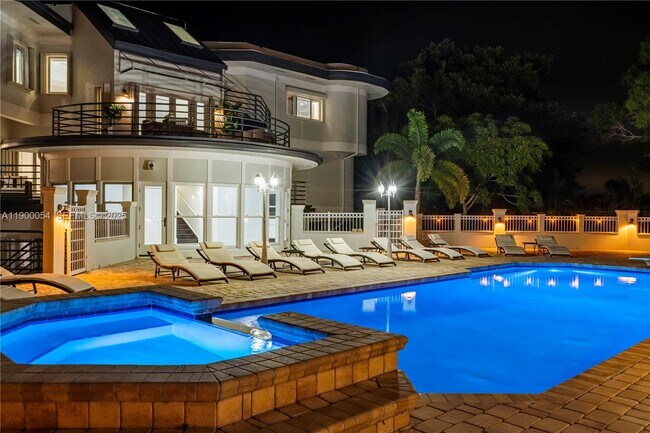 Building Photo - 2827 S Indian River Dr